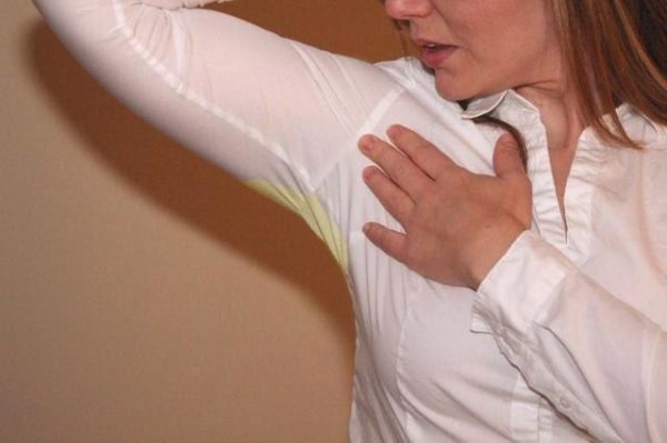 remover mancha de desodorante da camisa