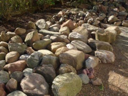 pedras grandes para o jardim em casa