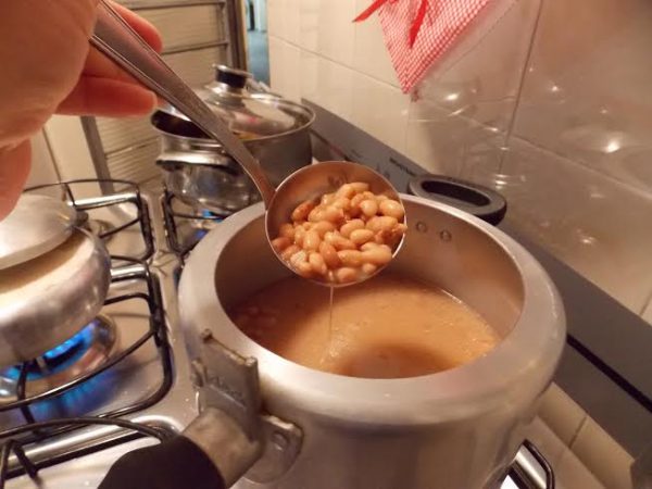 Aprenda Como cozinhar feijão na panela de pressão