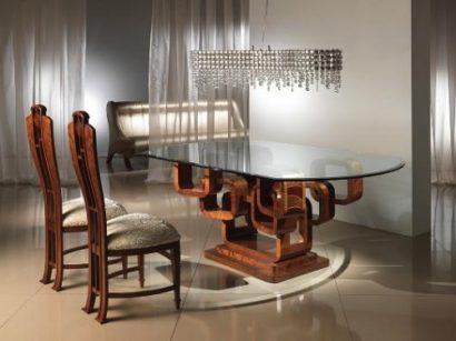 mesa de jantar moderna de vidro com base em madeira decorada