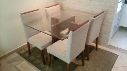 mesa de jantar quatro cadeiras de vidro