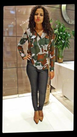 Blusinha e camisa CAMUFLADA feminina siga a tendência