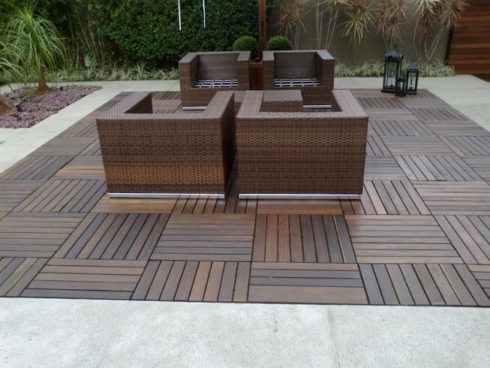 jardim com deck de madeira 4 490x368