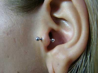 piercing no tragus 2