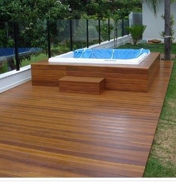piscina com deck de madeira 1 1