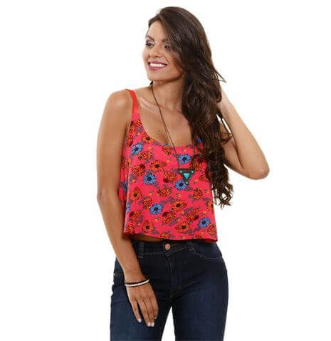 blusa regata floral com calça jeans