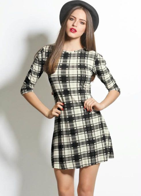 vestido xadrez com bota cano curto