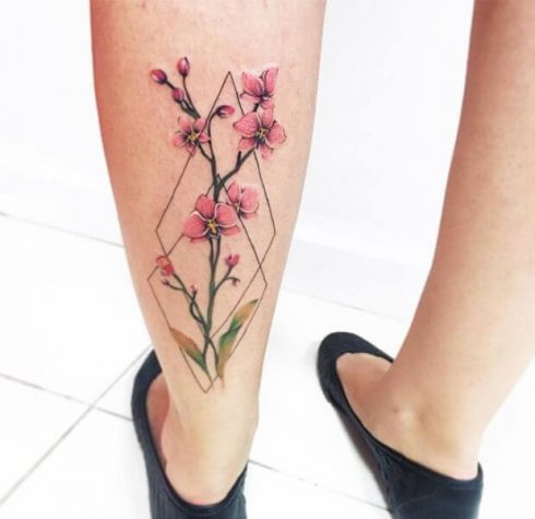 tatuagens femininas na perna 5 490x475