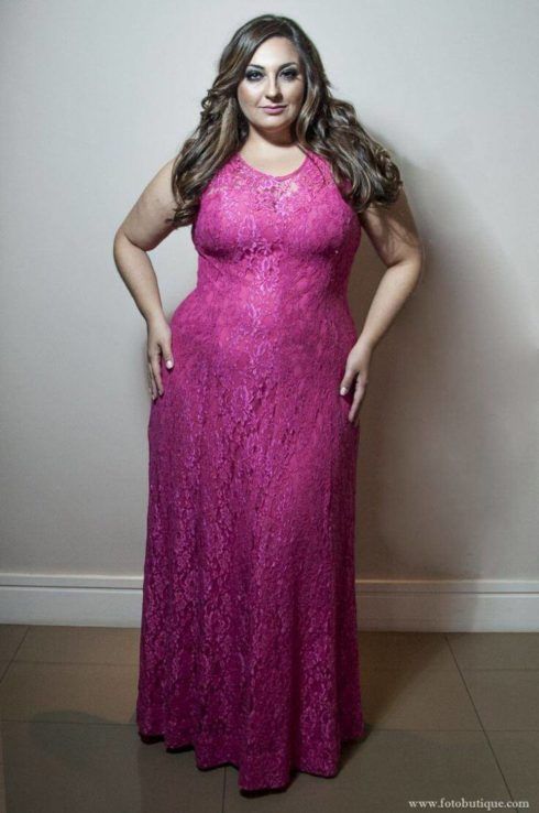 vestido plus size para formatura em renda 490x738