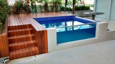 piscina com deck elevado 1 490x275