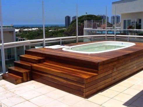 piscina com deck elevado 4 490x368