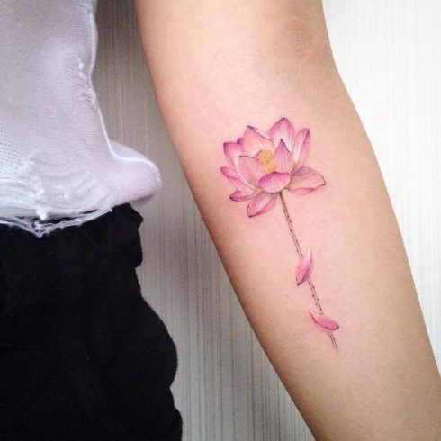 tatuagem flor de lotus delicada 490x490