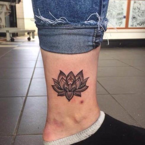 tatuagem flor de lotus na perna 1 490x490