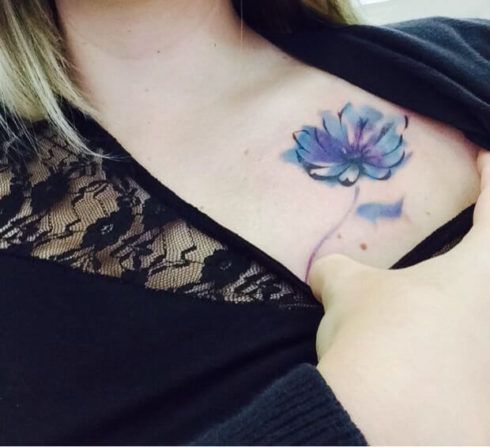 tatuagem flor de lotus no ombro 1 490x447