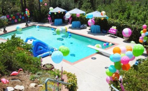 decoracao festa na piscina 1 490x302