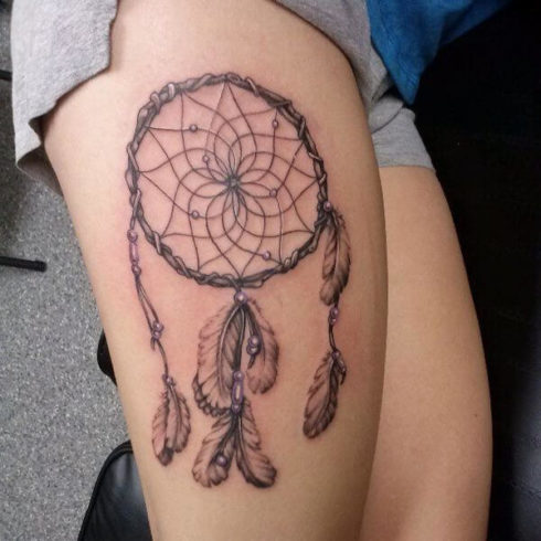 tatuagem filtro dos sonhos na coxa 1 490x490