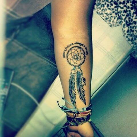 tatuagem filtro dos sonhos no braço 3