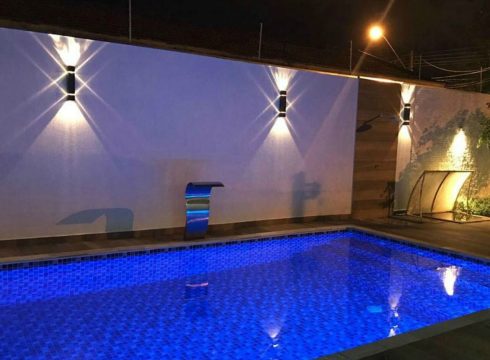 arandela para muro externo na piscina