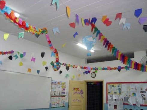 sala de aula com decoracao de festa junina 2 490x368